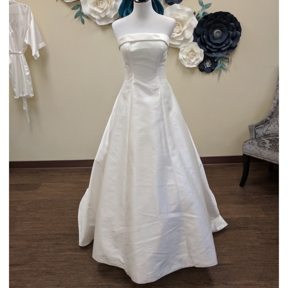 Christian Michele Wedding Dress Ball gown A Line Size 6 4 Bow Back strapless - Picture 1 of 8